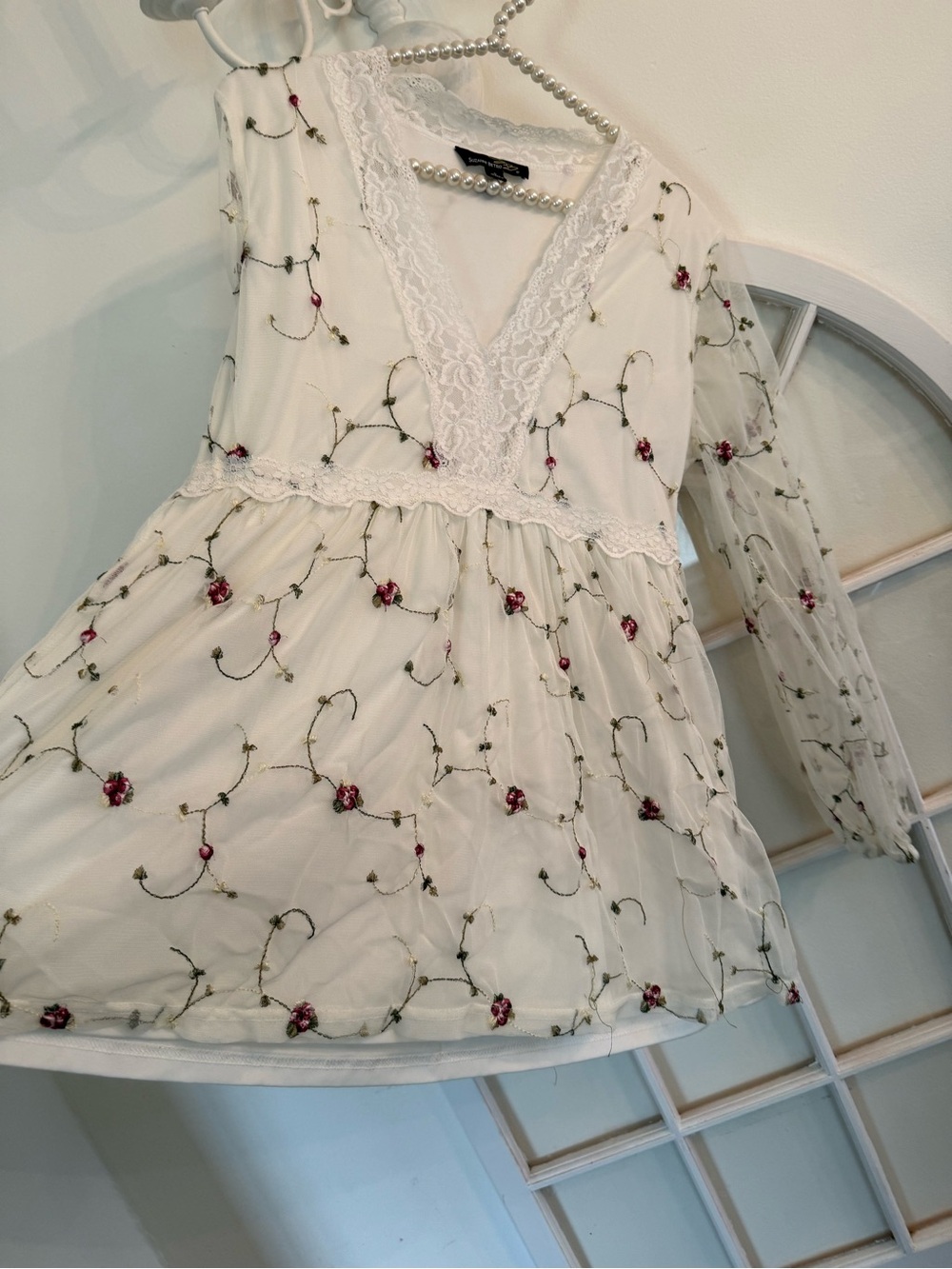 Suzanne Betro Floral Embroidered Mesh Lace V-Neck Peplum Blouse White Small